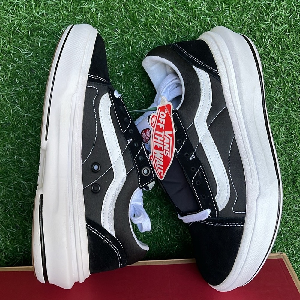 Vans WMNS Oid Skool Over
Black/White
VN0A7Q5EBA2
Sneakers Platforms - Picture 12 of 16